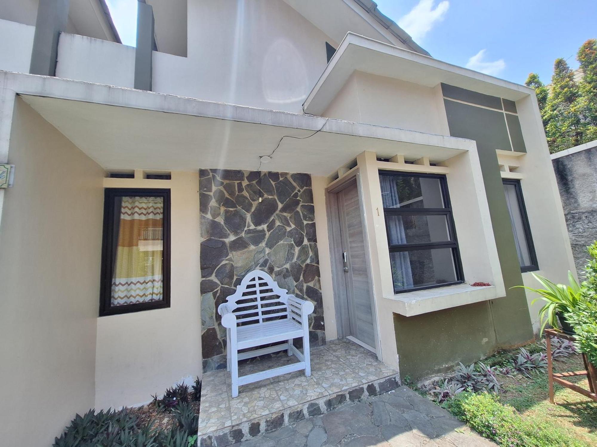 Urbanview Hotel Inkoppabri Cisarua Puncak Екстер'єр фото